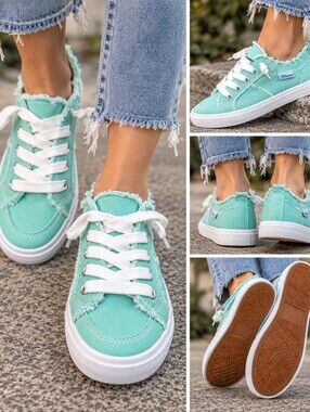 Obtaom Casual Canvas Sneakers in Aqua